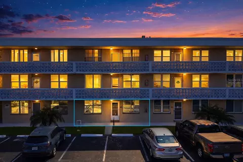 5095 Bay St NE #110, Saint Petersburg, FL 33703