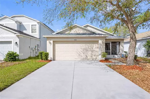 7924 Carriage Pointe Dr, Gibsonton, FL 33534
