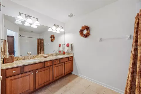 Bath - 4916 Barnstead Dr, Riverview, FL 33578 photo 2 of 3
