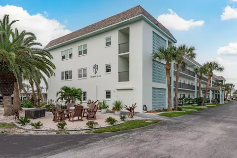 8 Glencoe Pl #104, Dunedin, FL 34698
