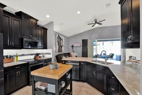 Kitchen - 7217 Blue Beech Dr, Riverview, FL 33578 photo 4 of 7
