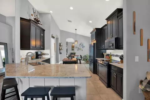 Kitchen - 7217 Blue Beech Dr, Riverview, FL 33578 photo 6 of 7