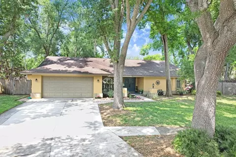 504 Triple Crown Ct, Seffner, FL 33584