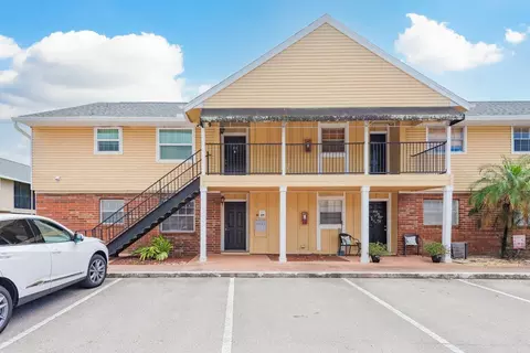 200 Country Club Dr #701, Largo, FL 33771