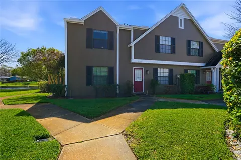 16511 Lake Brigadoon Cir, Tampa, FL 33618