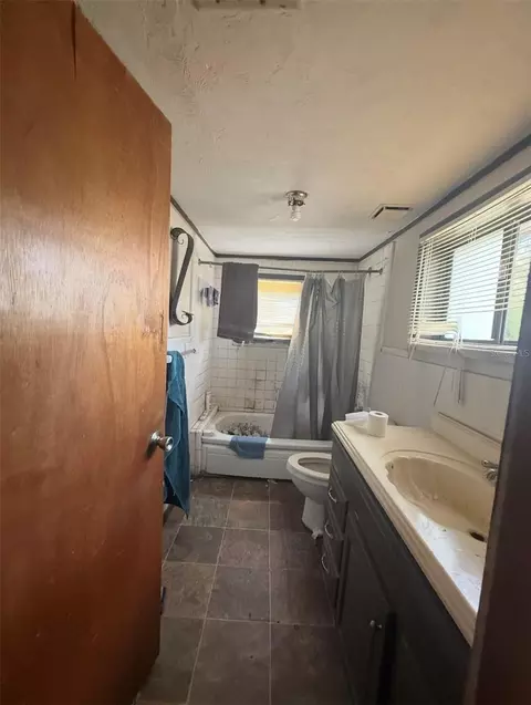 Bath - 107 Mason Rd, Interlachen, FL 32148 photo 2 of 2