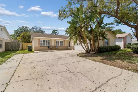 541 5th St SE, Largo, FL 33771