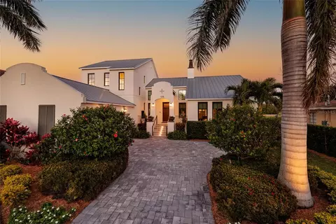 125 Almedo Way NE, Saint Petersburg, FL 33704