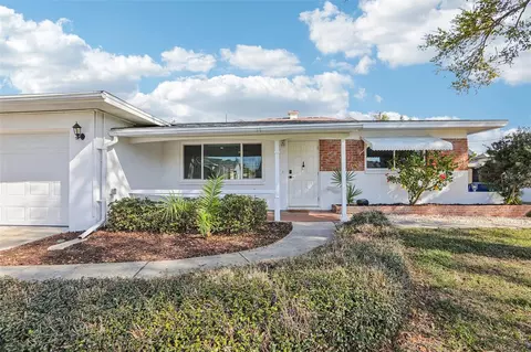 10569 Lake Vista Dr, Seminole, FL 33772