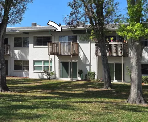 7700 92nd St #202, Seminole, FL 33777