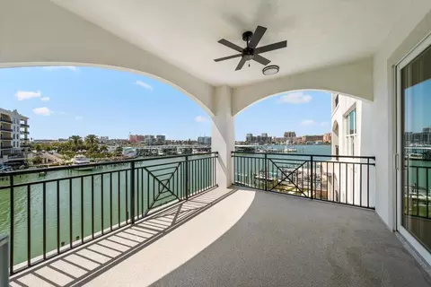 211 Dolphin Pt #302, Clearwater, FL 33767