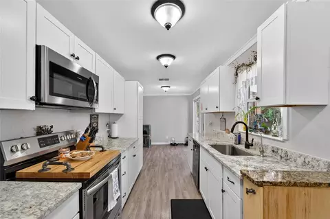 Kitchen - 12300 Parrish Cemetary Rd, Parrish, FL 34219 photo 5 of 6