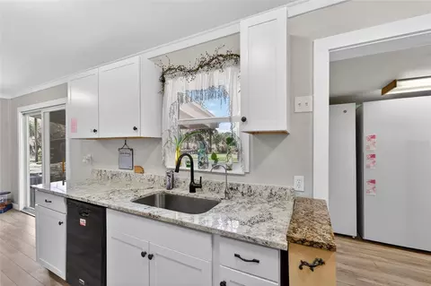 Kitchen - 12300 Parrish Cemetary Rd, Parrish, FL 34219 photo 4 of 6