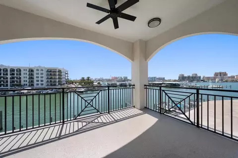 211 Dolphin Pt #303, Clearwater, FL 33767