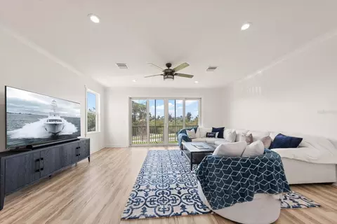 1297 Savona Dr NE, Saint Petersburg, FL 33702