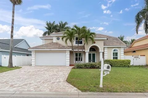 906 Landmark Cir S, Tierra Verde, FL 33715