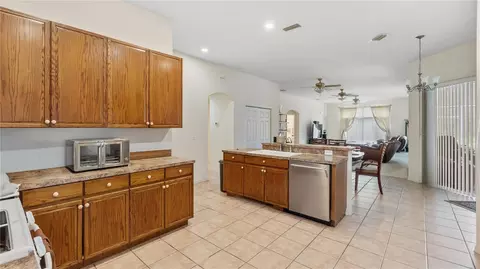 Kitchen - 6111 Heroncrest Ct, Lithia, FL 33547 photo 2 of 2