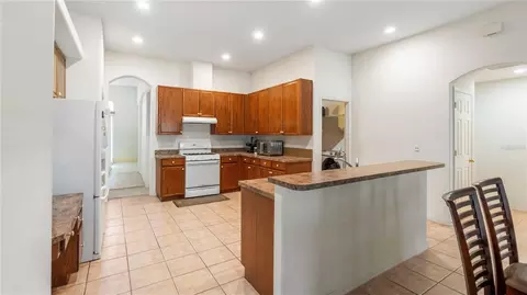 Kitchen - 6111 Heroncrest Ct, Lithia, FL 33547 photo 1 of 2