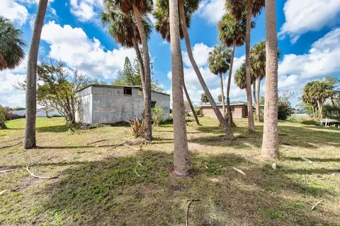 Exterior - 8848 W Millpoint Rd, Riverview, FL 33578 photo 7 of 14