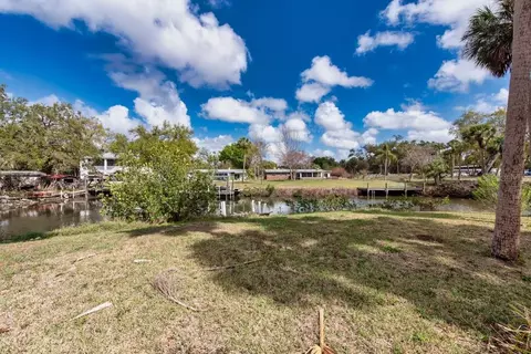 Exterior - 8848 W Millpoint Rd, Riverview, FL 33578 photo 11 of 14