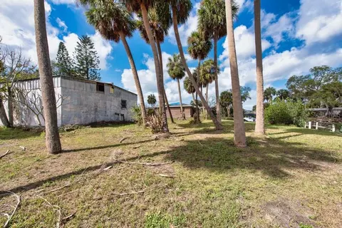 Exterior - 8848 W Millpoint Rd, Riverview, FL 33578 photo 8 of 14