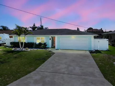 372 Westwinds Dr, Palm Harbor, FL 34683