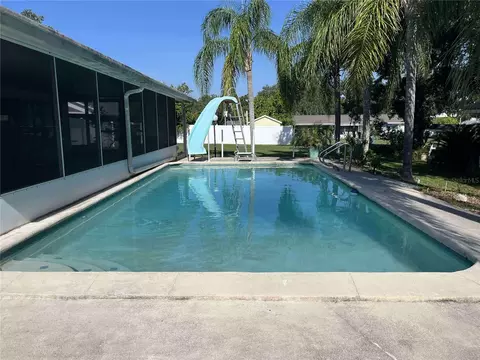 Exterior - 608 Knowles Rd, Brandon, FL 33511 photo 3 of 12
