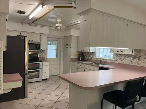 Kitchen - 608 Knowles Rd, Brandon, FL 33511 photo 1 of 3