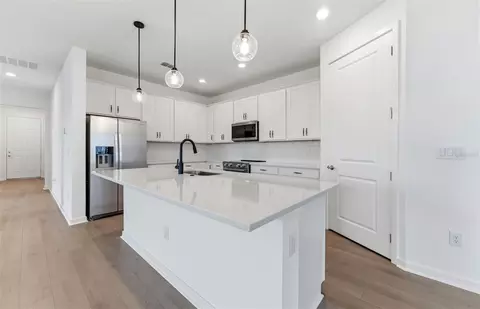 Kitchen - 10005 Johnson Oaks Gln, Parrish, FL 34219 photo 1 of 2