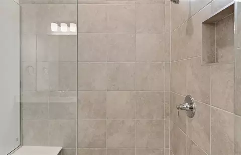 Bath - 10005 Johnson Oaks Gln, Parrish, FL 34219 photo 2 of 4