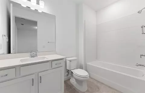 Bath - 10005 Johnson Oaks Gln, Parrish, FL 34219 photo 4 of 4