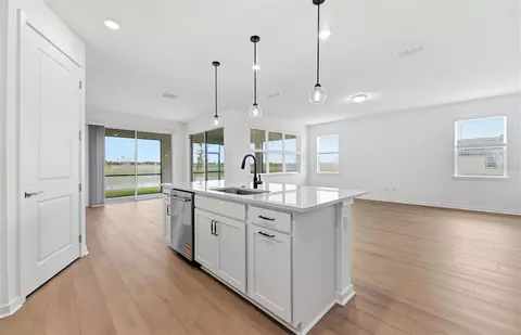 Kitchen - 10005 Johnson Oaks Gln, Parrish, FL 34219 photo 2 of 2