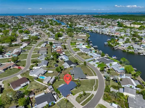 460 Flamingo Dr, Apollo Beach, FL 33572