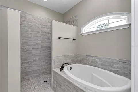 Bath - 251 SE 148th Ave, Williston, FL 32696 photo 3 of 5