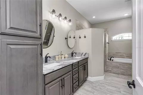Bath - 251 SE 148th Ave, Williston, FL 32696 photo 1 of 5