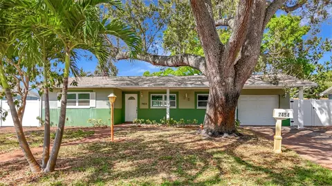 7454 Locust St NE, Saint Petersburg, FL 33702