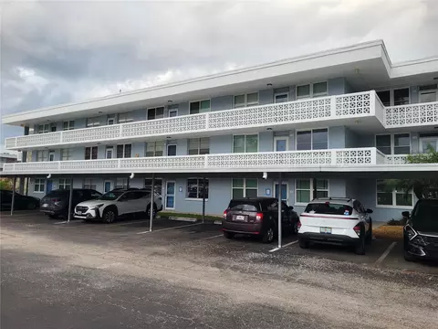 4895 Bay St NE #212, Saint Petersburg, FL 33703