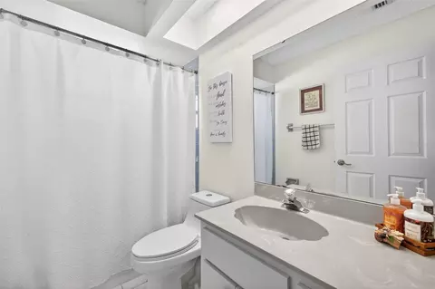 Bath - 3907 57th Pl E, Bradenton, FL 34203 photo 3 of 3