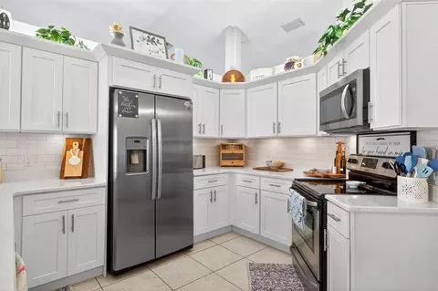 Kitchen - 3907 57th Pl E, Bradenton, FL 34203 photo 3 of 4