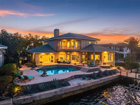 2279 Mermaid Pt NE, Saint Petersburg, FL 33703