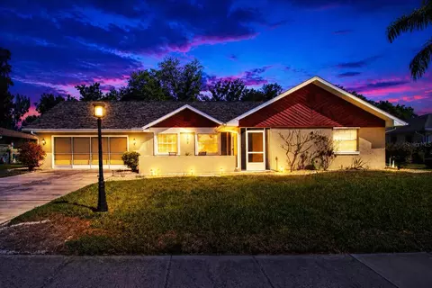 203 Amesbury Cir, Sun City Center, FL 33573