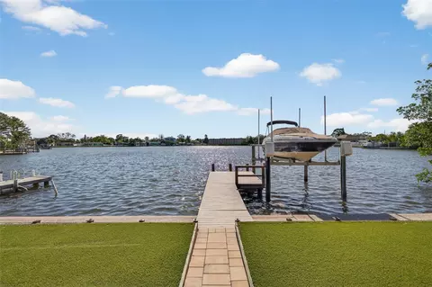 8848 Sunlit Cove Dr NE, Saint Petersburg, FL 33702