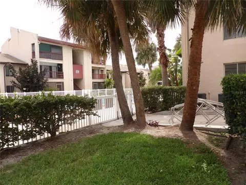 3836 N Lake Dr #119, Tampa, FL 33614