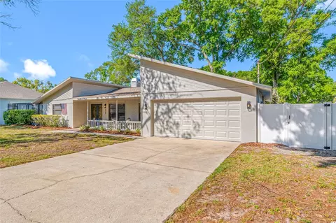9880 W Bay St, Seminole, FL 33776