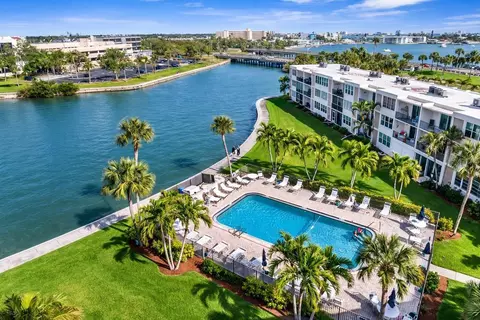 7405 Bay Island Dr S #121, South Pasadena, FL 33707