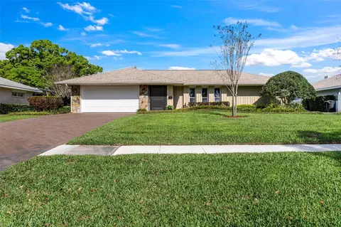 511 Riviera Bay Dr NE, Saint Petersburg, FL 33702