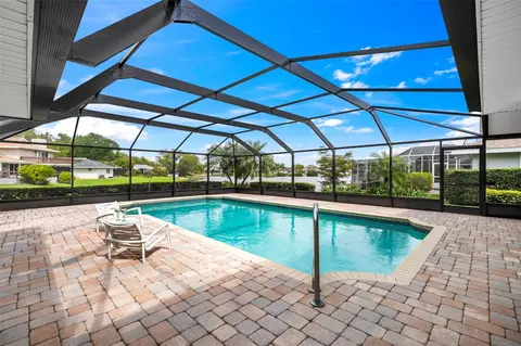 511 Riviera Bay Dr NE, Saint Petersburg, FL 33702