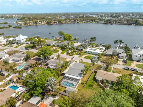711 Bayshore Dr, Tarpon Springs, FL 34689