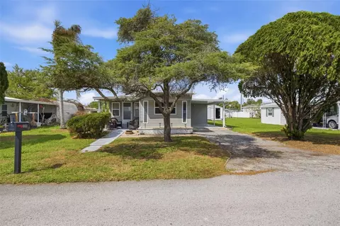 4833 Royal Palm Dr, Zephyrhills, FL 33542