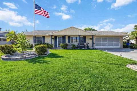 1010 Fordham Dr, Sun City Center, FL 33573